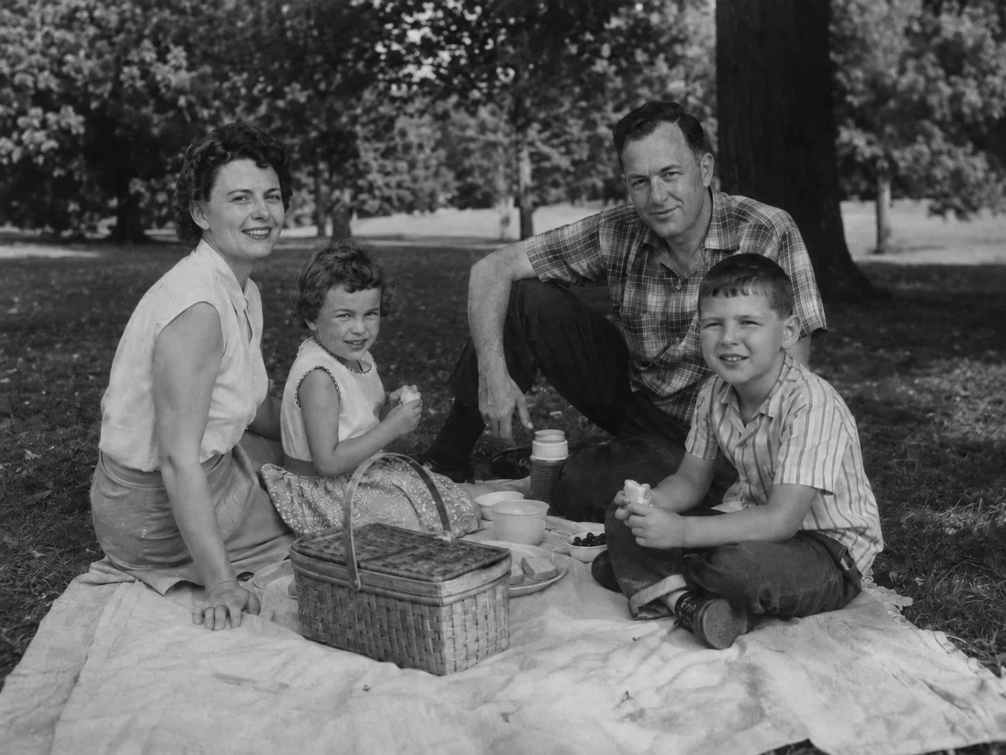 Original black-and-white 1950s family picnic photograph